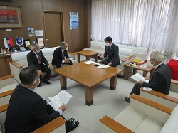 写真：面談する市長1（10月26日）